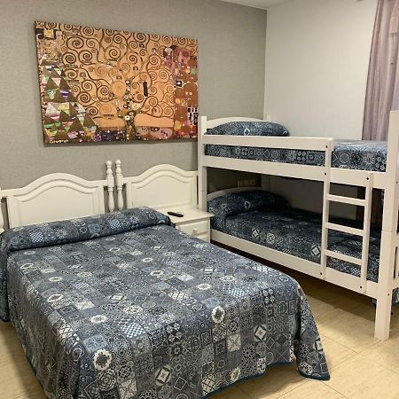 Hostal 82 Olias del Rey ภายนอก รูปภาพ