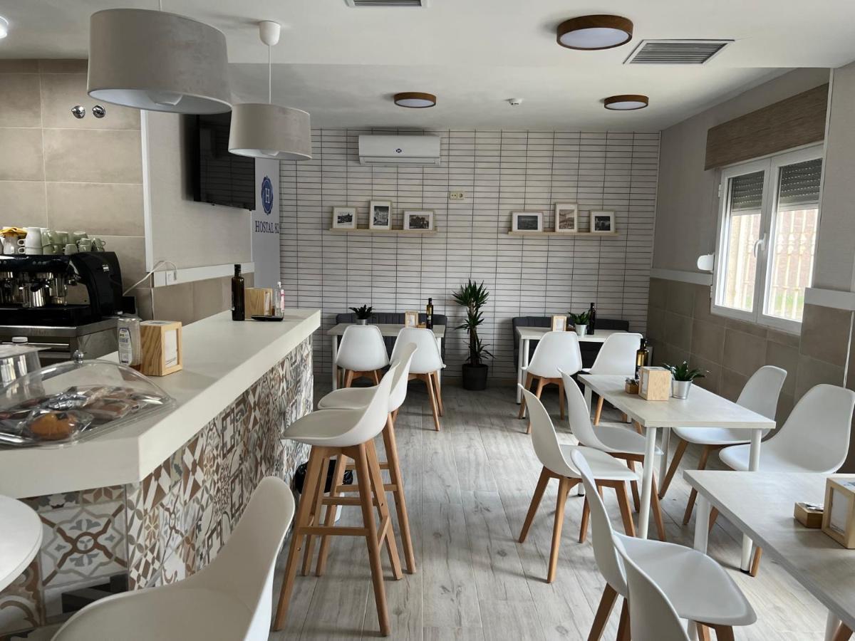 Hostal 82 Olias del Rey ภายนอก รูปภาพ