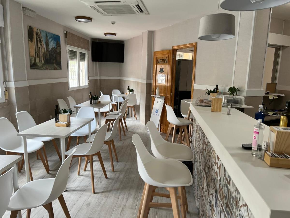 Hostal 82 Olias del Rey ภายนอก รูปภาพ
