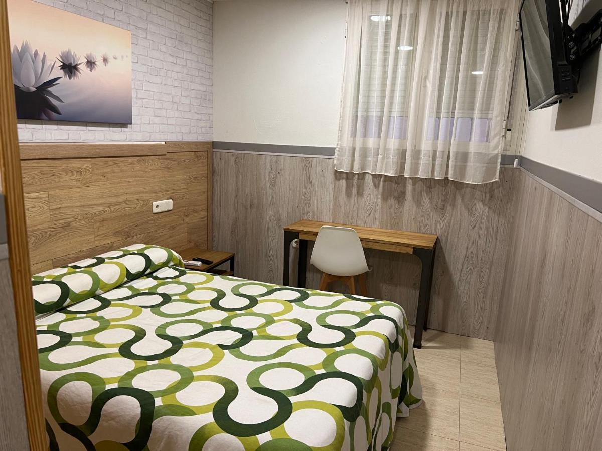 Hostal 82 Olias del Rey ภายนอก รูปภาพ