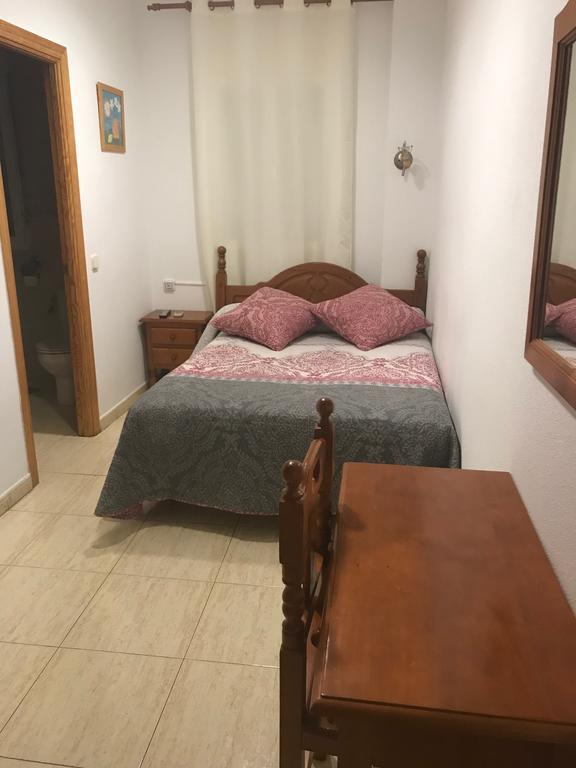 Hostal 82 Olias del Rey ภายนอก รูปภาพ
