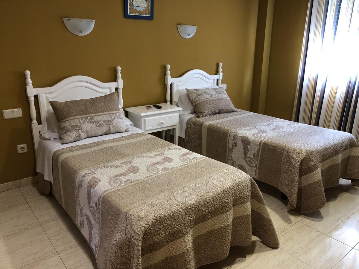 Hostal 82 Olias del Rey ภายนอก รูปภาพ