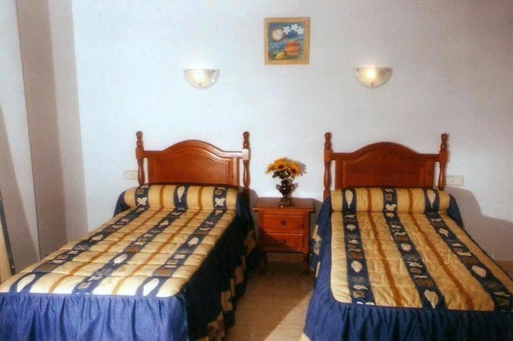 Hostal 82 Olias del Rey ภายนอก รูปภาพ